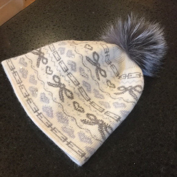 Knit Hearts & Bows Beanie Hat with Fox Fur Pom Pom - Picture 3 of 9